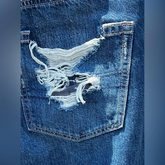 American Eagle outfitters Distressed & Ripped   HIGH RISE MOM JEANS NWT - Picture 8 of 9
